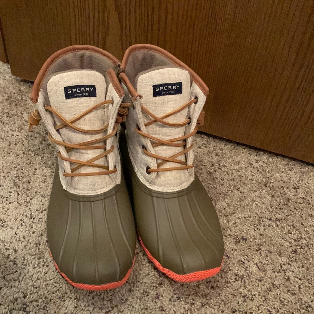 Women’s Sperry duck boot!